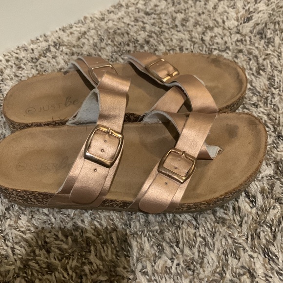 Just be sandals size 7 - Picture 2 of 3